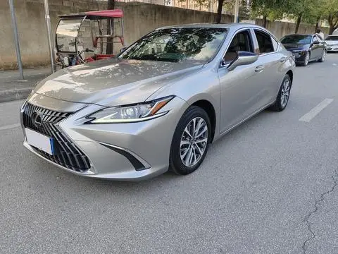 Lexus ES 2022