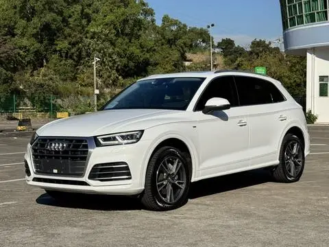 Audi Q5L 2018 — фото 1