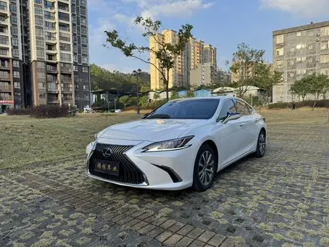 Lexus ES 2018
