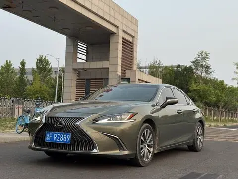 Lexus ES 2020