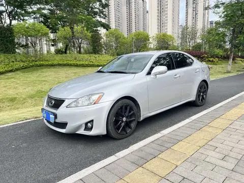 Lexus IS 2011