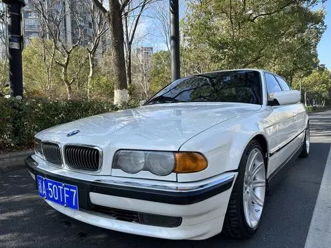 BMW 7 Series 2000 — фото 1