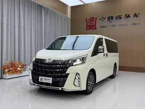 Toyota Hiace 2025 — фото 1