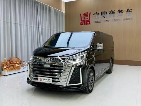 Toyota Hiace 2025 — фото 1