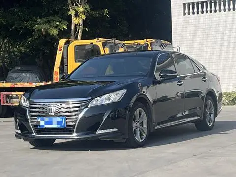 Toyota Crown 2015
