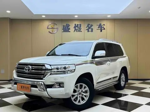 Toyota 兰德酷路泽 2017 — фото 1