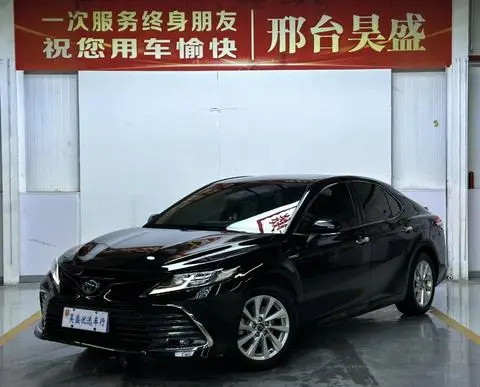 Toyota Camry 2021 — фото 1