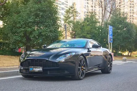 Aston Martin DB11 2019