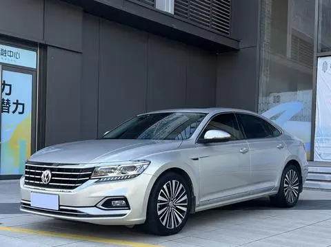 Volkswagen Passat 2019 — фото 1