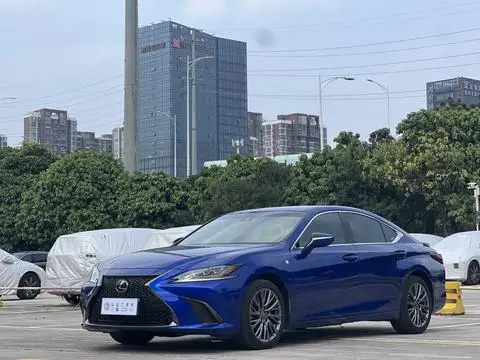 Lexus ES 2020