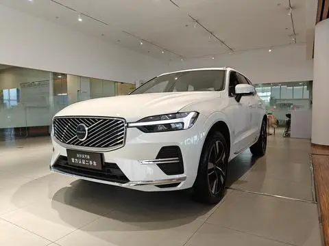 Volvo XC60 2026 — фото 1