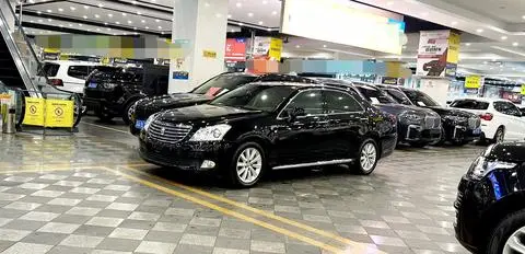 Toyota Crown 2010 — фото 1