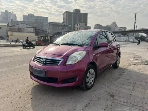 Toyota 雅力士 2011