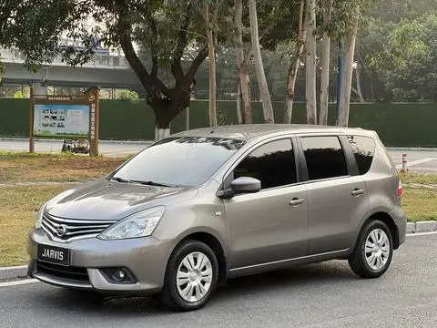 Nissan 骊威 2013