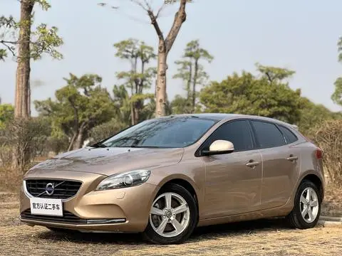 Volvo V40 2016 — фото 1