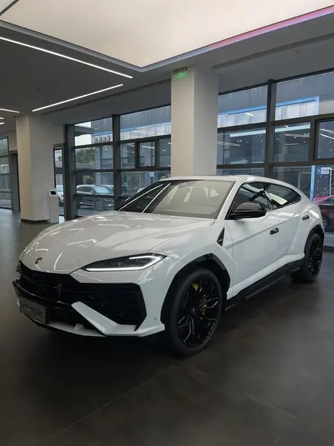 Lamborghini Urus SE 2025