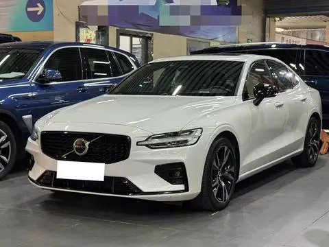 Volvo S60 2025 — фото 1