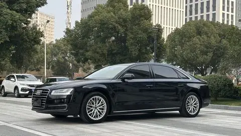 Audi A8 2016 — фото 1