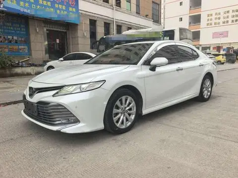 Toyota Camry 2018 — фото 1