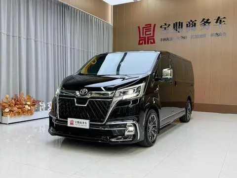 Toyota Hiace 2024 — фото 1