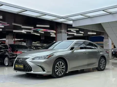 Lexus ES 2022