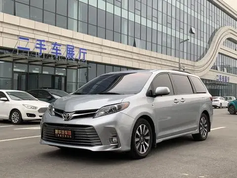 Toyota SIENNA 2019 — фото 1