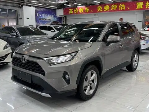 Toyota RAV4 2021 — фото 1