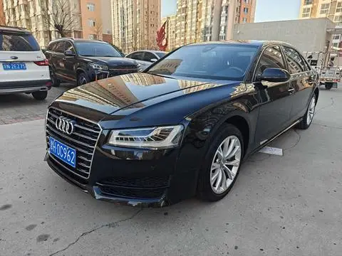 Audi A8 2017 — фото 1