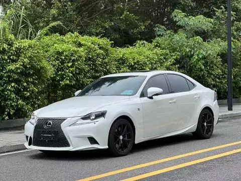 Lexus IS 2015 — фото 1