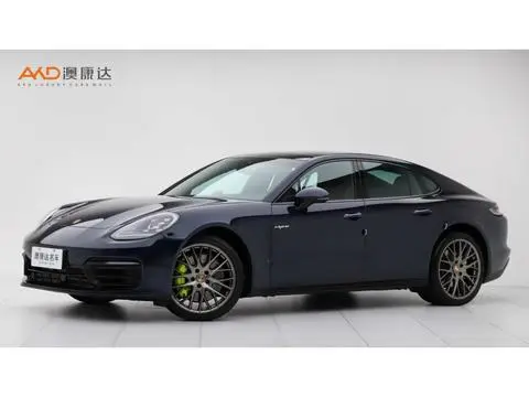 Porsche Panamera E-Hybrid 2021