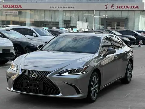 Lexus ES 2021