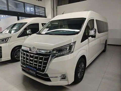 Toyota Hiace 2023 — фото 1