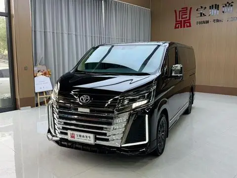 Toyota Hiace 2024 — фото 1