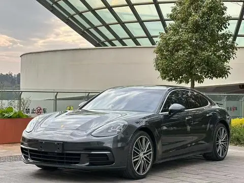 Porsche Panamera 2018 — фото 1