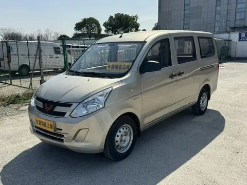 Wuling 荣光V 2016