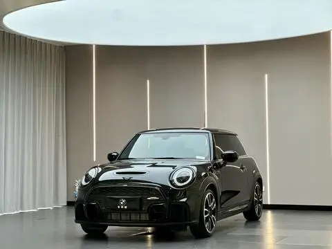 MINI MINI 2023