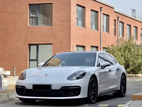 Porsche Panamera E-Hybrid 2021