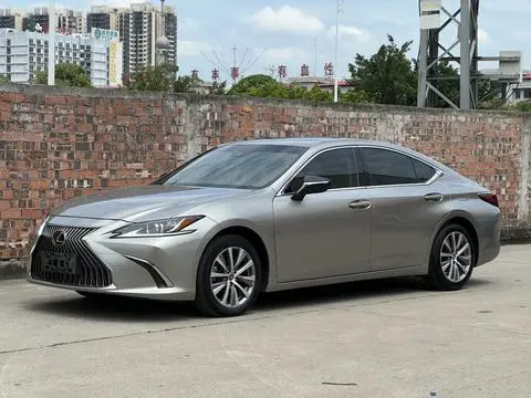 Lexus ES 2020