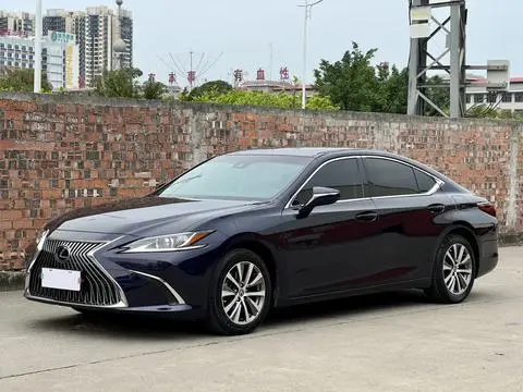 Lexus ES 2020