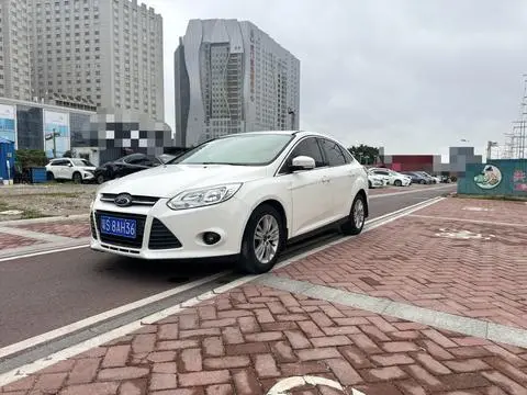 Ford Focus 2015 — фото 1