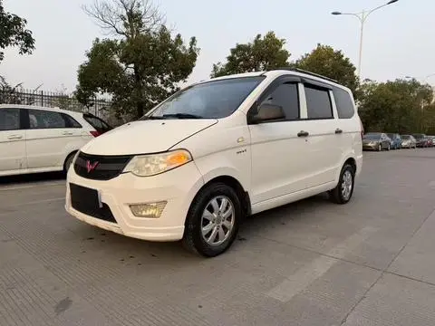 Wuling Hongguang 2015