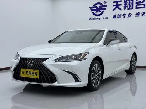 Lexus ES 2022
