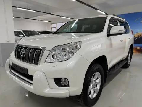 Toyota Prado 2012 — фото 1