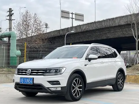 Volkswagen Tiguan L 2017 — фото 1