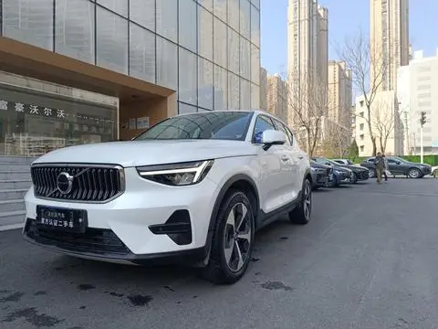Volvo XC40 2025