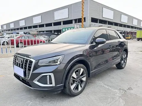 Audi Q2L 2022 — фото 1