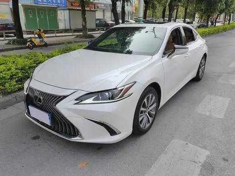 Lexus ES 2020
