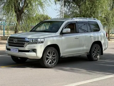 Toyota Land Cruiser 2018 — фото 1