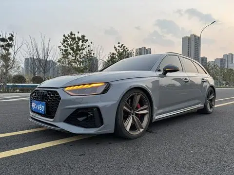 Audi RS 4 2022