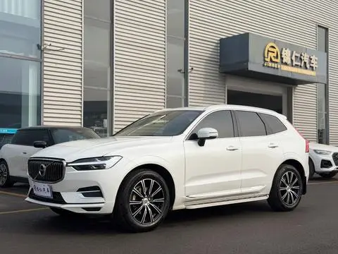 Volvo XC60 2021 — фото 1
